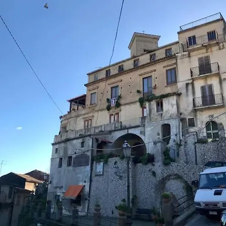 Appartamento Cozy Close By The Aragones Castle