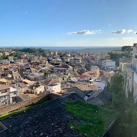 Cozy Close By The Aragones Castle Appartamento