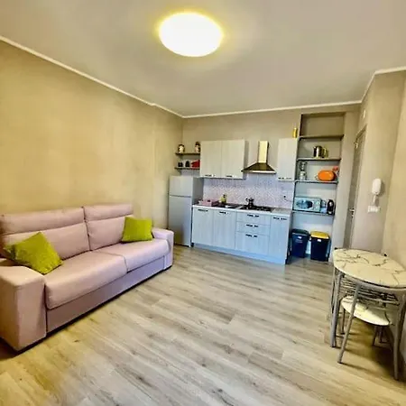 Cozy Close By The Aragones Castle Appartamento