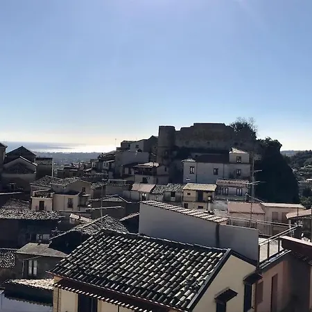 Cozy Close By The Aragones Castle Appartamento